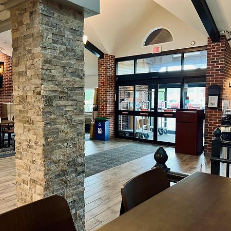 Americinn By Wyndham Beaver Dam Bagian luar foto