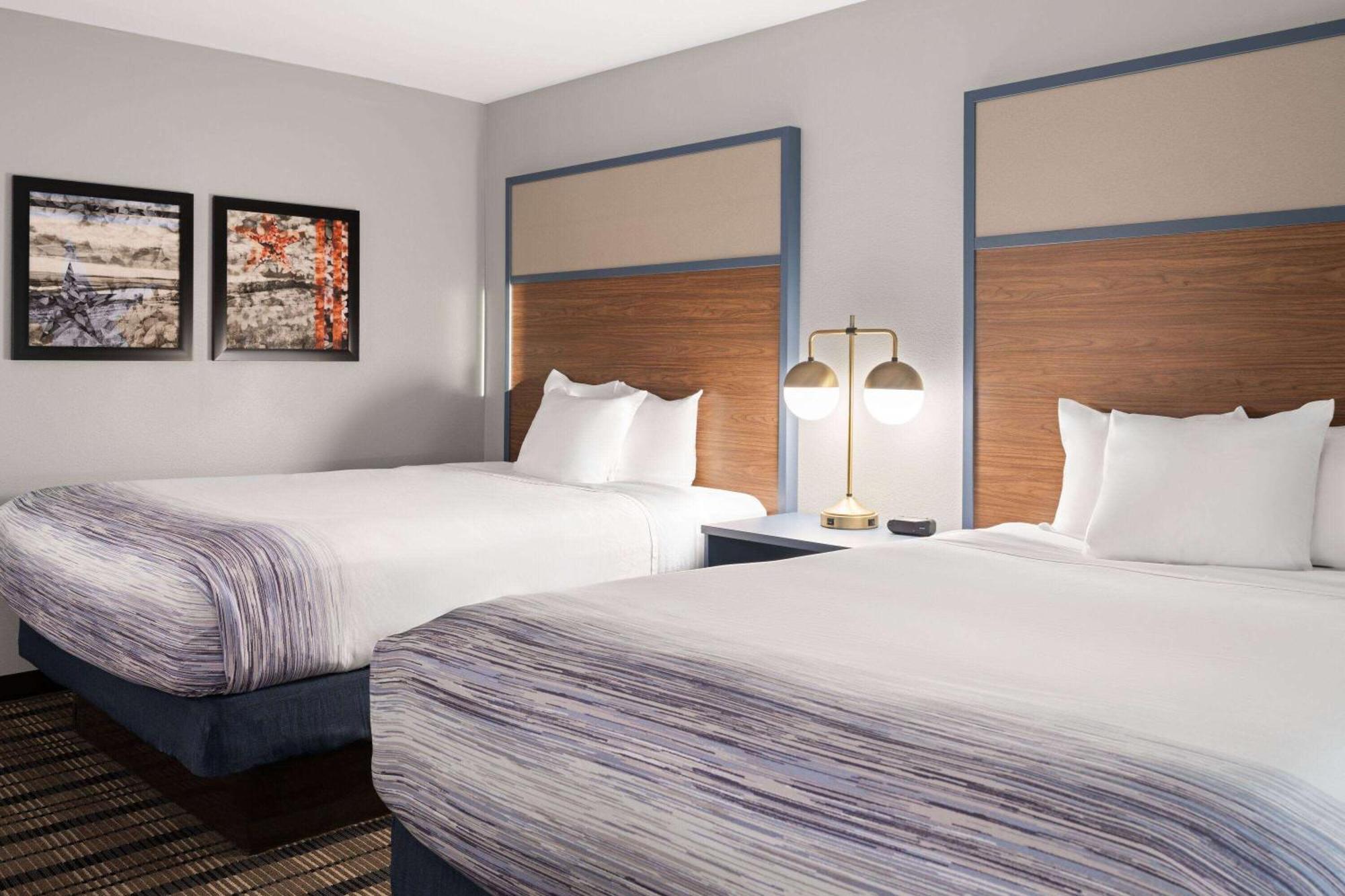 Americinn By Wyndham Beaver Dam Bagian luar foto