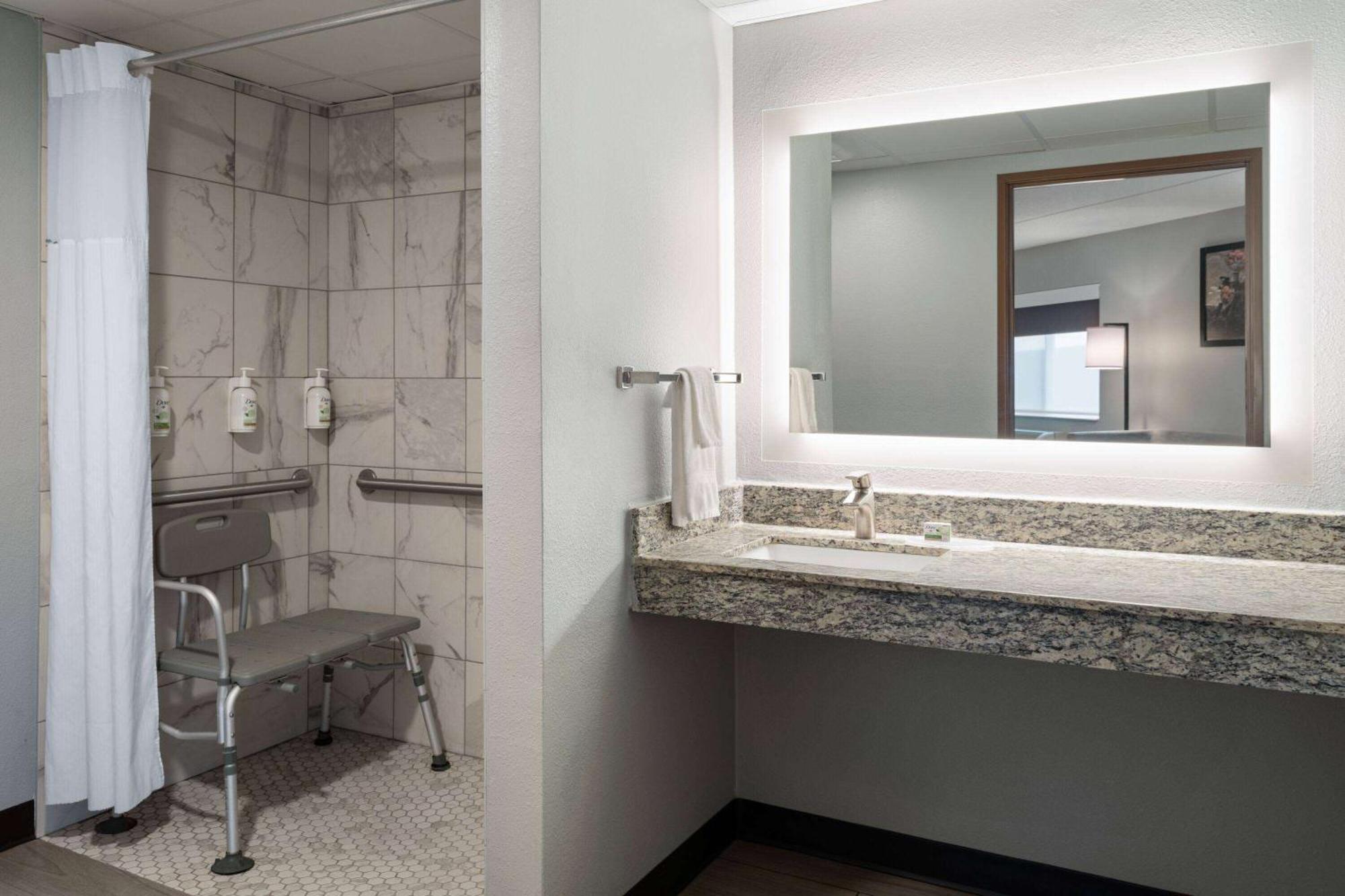 Americinn By Wyndham Beaver Dam Bagian luar foto
