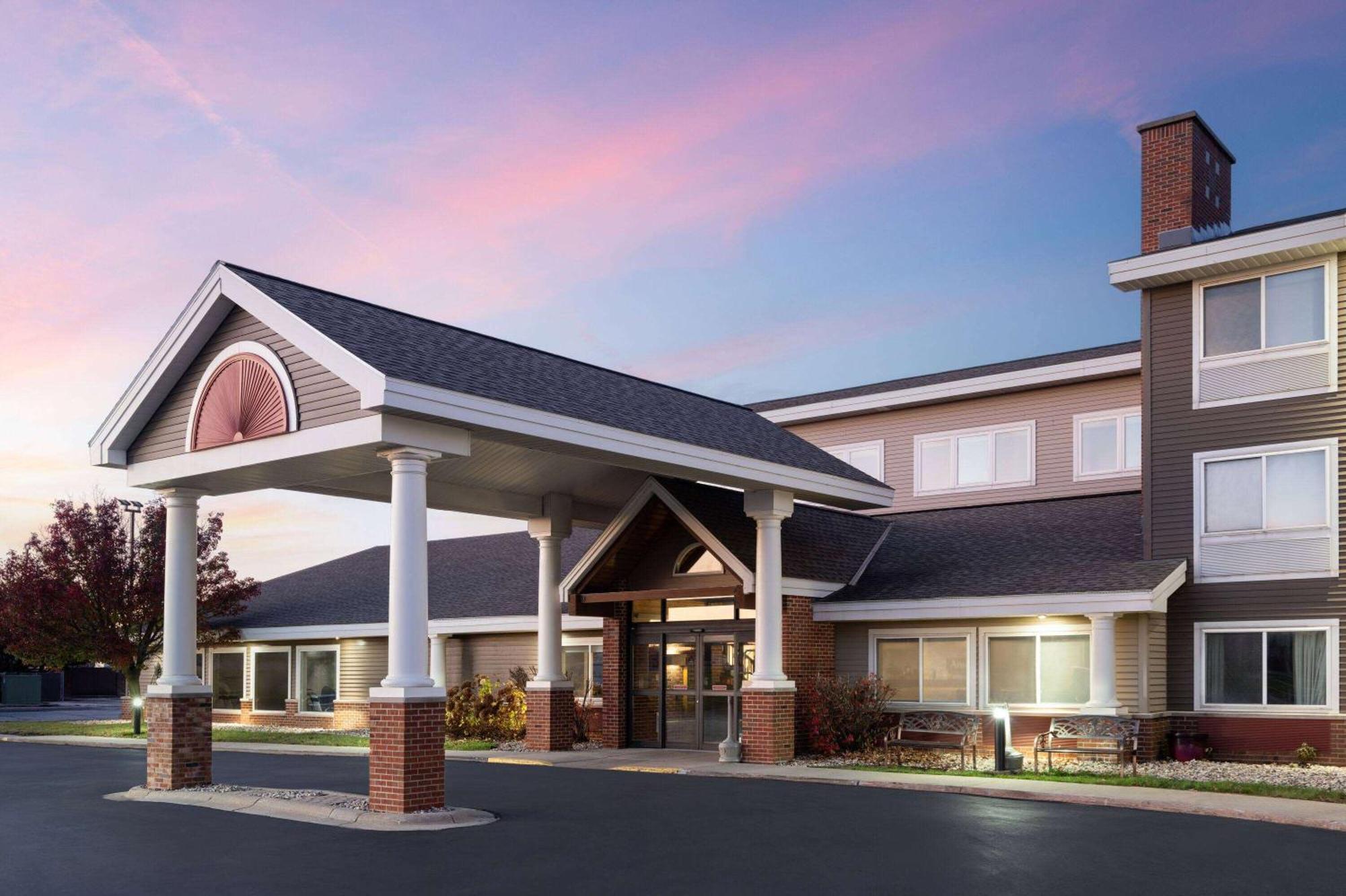 Americinn By Wyndham Beaver Dam Bagian luar foto