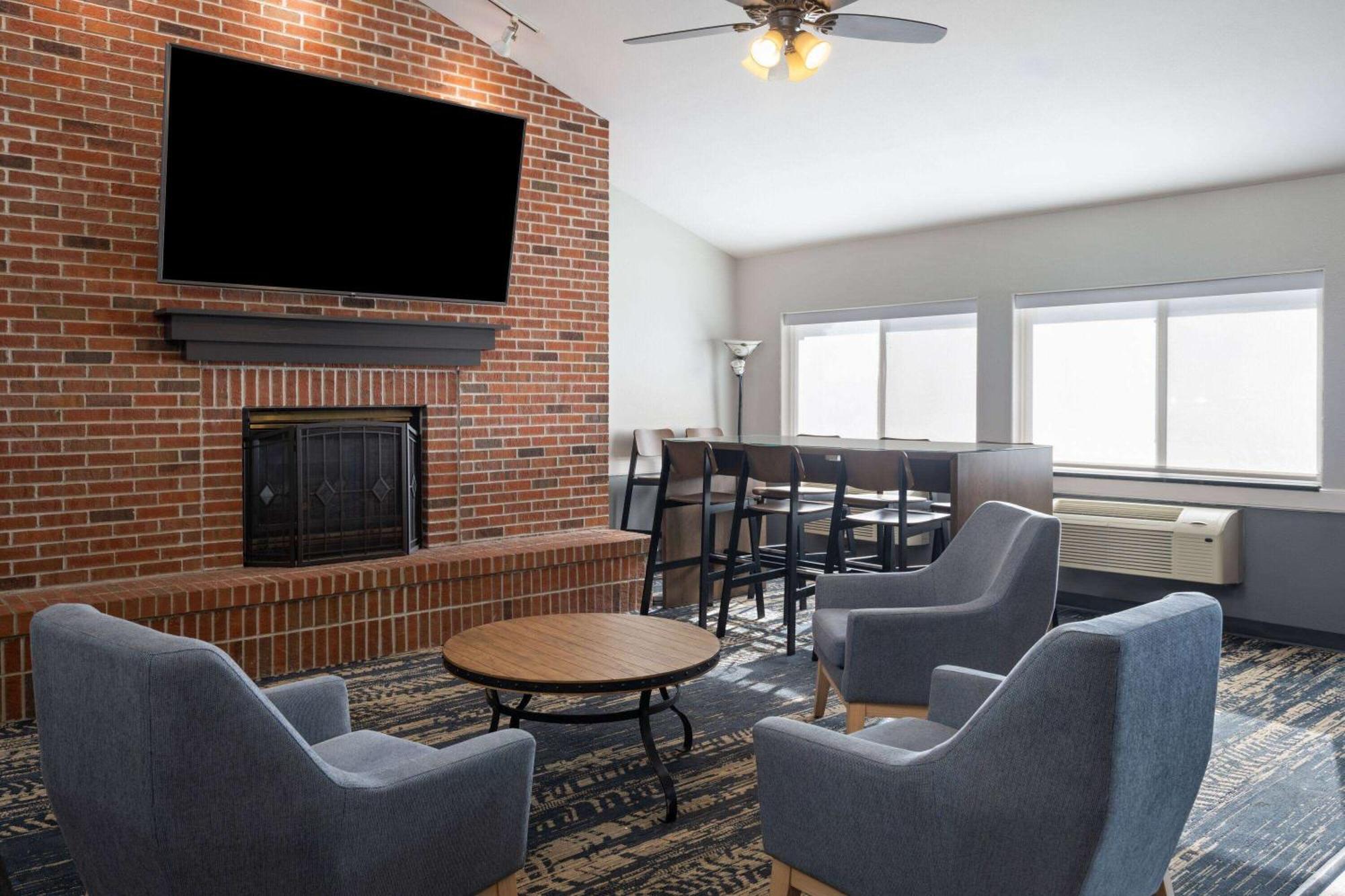 Americinn By Wyndham Beaver Dam Bagian luar foto
