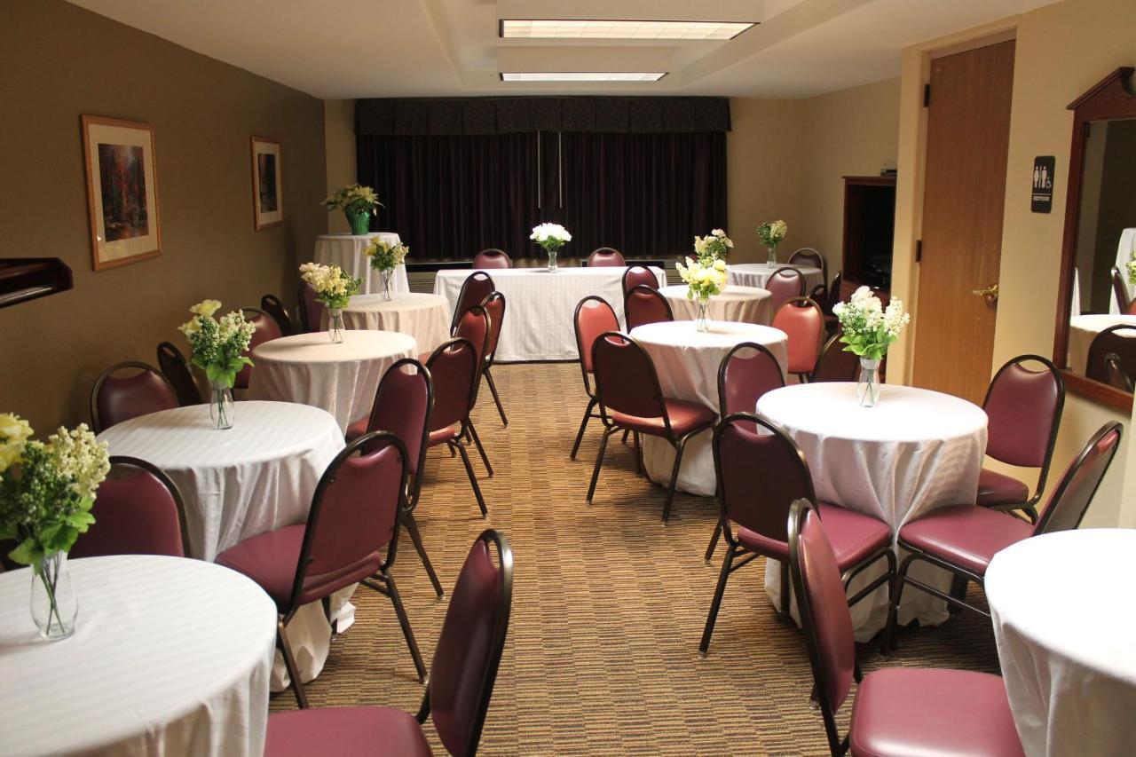 Americinn By Wyndham Beaver Dam Bagian luar foto